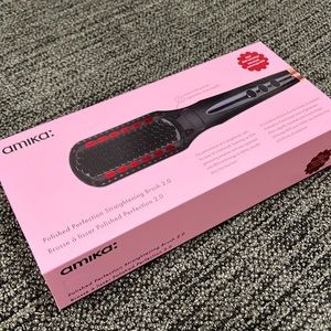 Amika straightening brush 2.0
